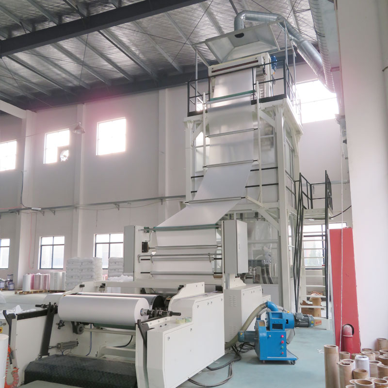 단일 레이어 HDPE 블로운 필름 기계는 플라스틱 필름 생산을 어떻게 변화시키나요?